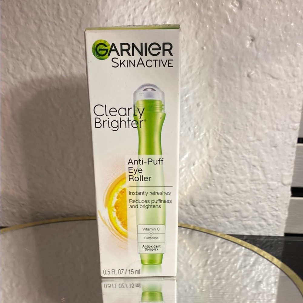 Garnier Clearly Brighter Eye Roller - Green